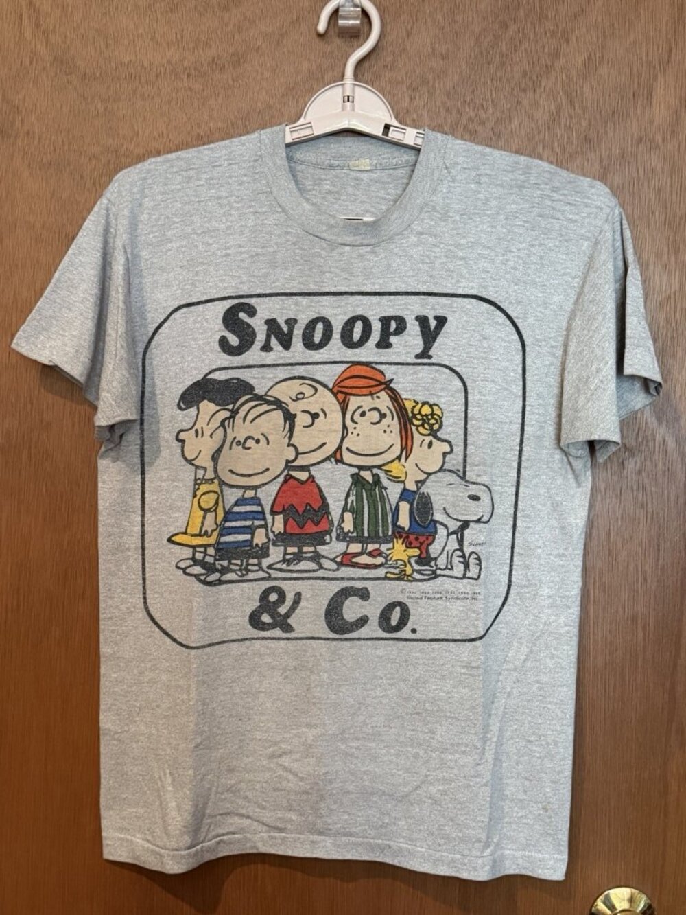 Vintage 1980’s XL Peanuts Snoopy T-Shirt Gray Single Stitch FLAW‎